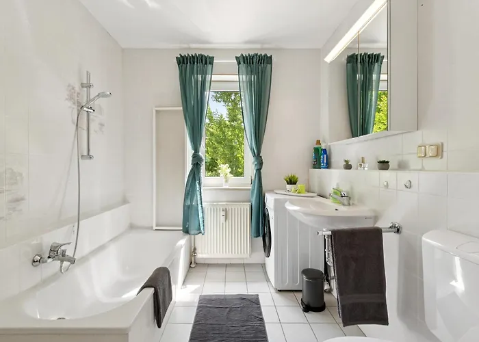 Monteurswohnung Mit Balkon דירה *